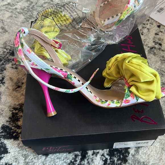New Betsey Johnson Elmira Ankle Strap Sandals - Picture 2 of 3